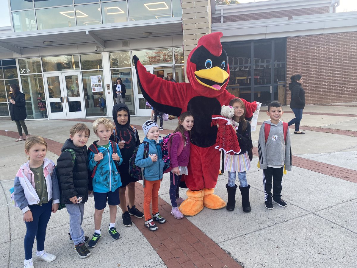 EEMahaffey's tweet photo. Cardinals flying (walking) to school for #NationalWalktoSchoolDay @AbingdonGIFT @APSVirginia https://t.co/zrEjCt0O47