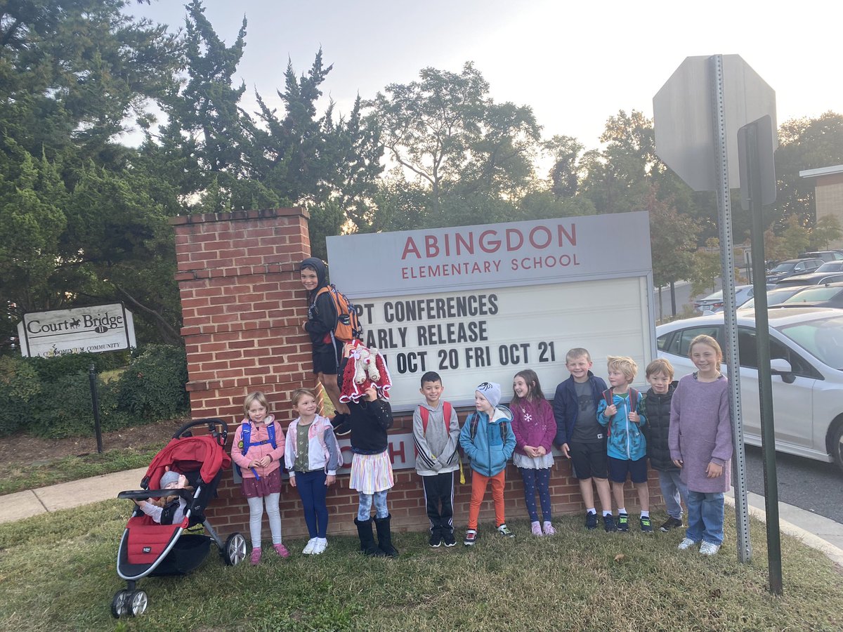 Cardinals flying (walking) to school for #NationalWalktoSchoolDay <a href="/AbingdonGIFT/">Abingdon APS</a> <a href="/APSVirginia/">Arlington Public Schools</a>