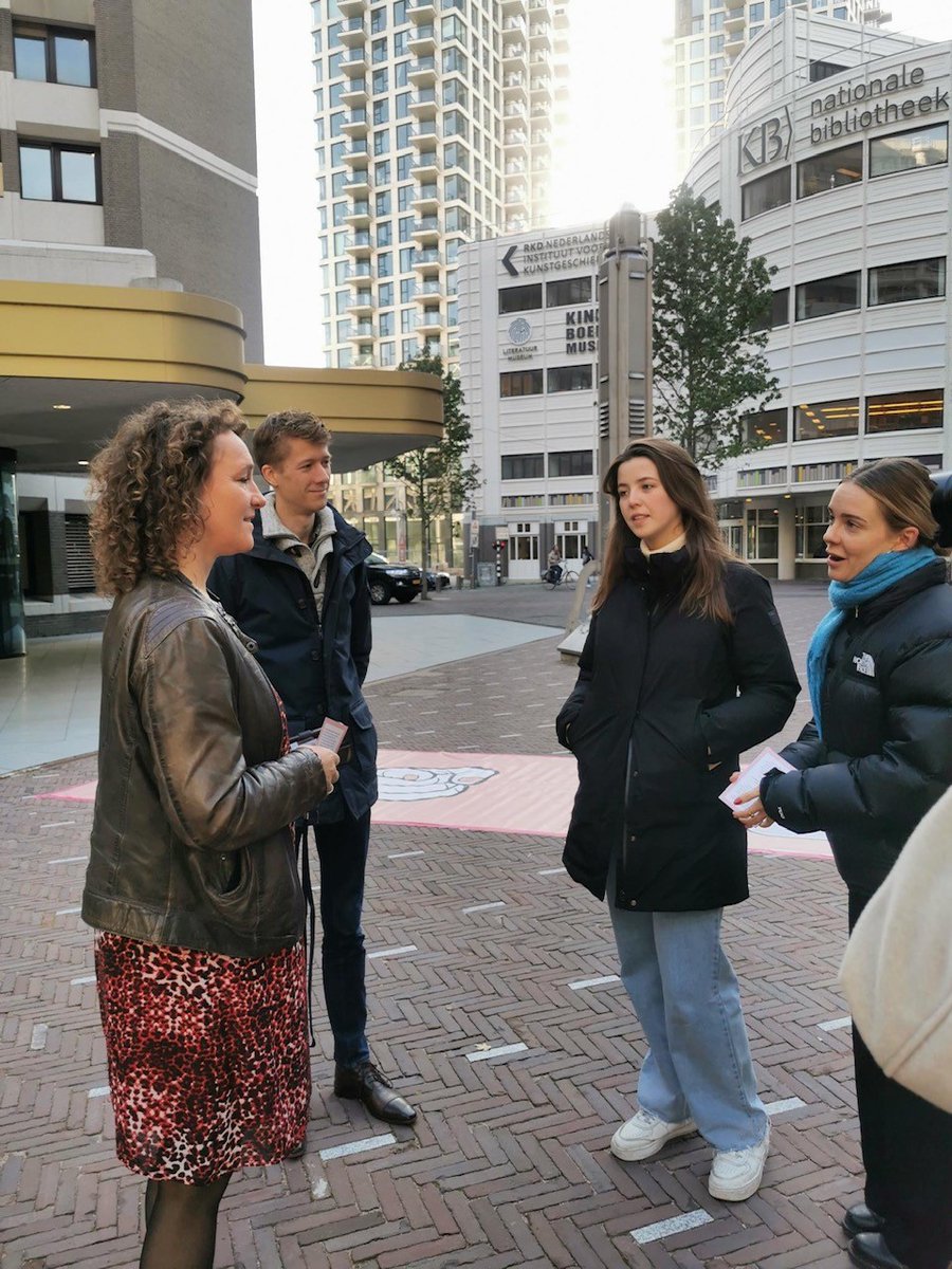 ActionAid_NL's tweet photo. Vandaag waren we samen met klimaatactivisten in gesprek met o.a. @Joris_PvdA, @suzanne_GL, @RenskeLeijten &amp; klimaatgezant @jaimedebourbon ter voorbereiding op het klimaatdebat over #COP27. Belangrijk dat @MinisterKenE zich inzet voor een #klimaatschadefonds bij de klimaattop! https://t.co/uPBpXmEHP2