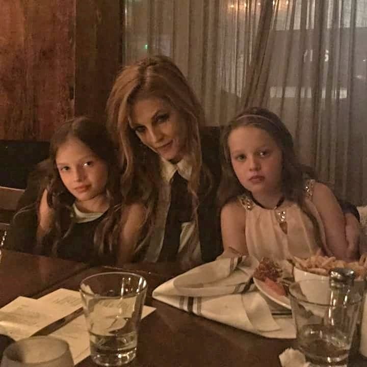 LPresley68's tweet photo. Lisa, Harper and Finley, 2018
#lisamariepresley https://t.co/akwf9IpLWl