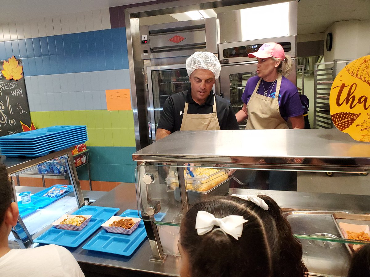olenickcaldwell's tweet photo. @NEISD is celebrating National School Lunch Week with guest servers, including @DiegoBernalTX, @sandyjwh, @dr_maika and @sgrona who were on the line serving nutritional school lunches. It smells good in here! #RootEdColonialHills https://t.co/jUESyDDdE9