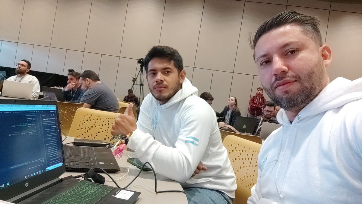 EsaPortillo1's tweet photo. At Smart contracts workshop at @EFDevcon #DevconVl #DevConBogota with @_yonathanc and @EthereumHN community https://t.co/c97dDDGjqT
