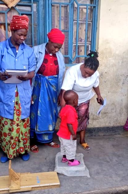 CyanzarweSector's tweet photo. Nyuma yo kungurana ibitekerezo,Abitabiriye iyi nama bafatanije gukemura ibibazo byari bihari ndetae ku bufatanye n'Abajyanama b'ubuzima kandi hanapimwe imikurire y'abana kugira ngo abadahagaze neza bakurikiranirwe hafi barindwe igwingira n'ibibazo by'imirire mibi @RwandaLocalGov https://t.co/b4mgjGwiHq