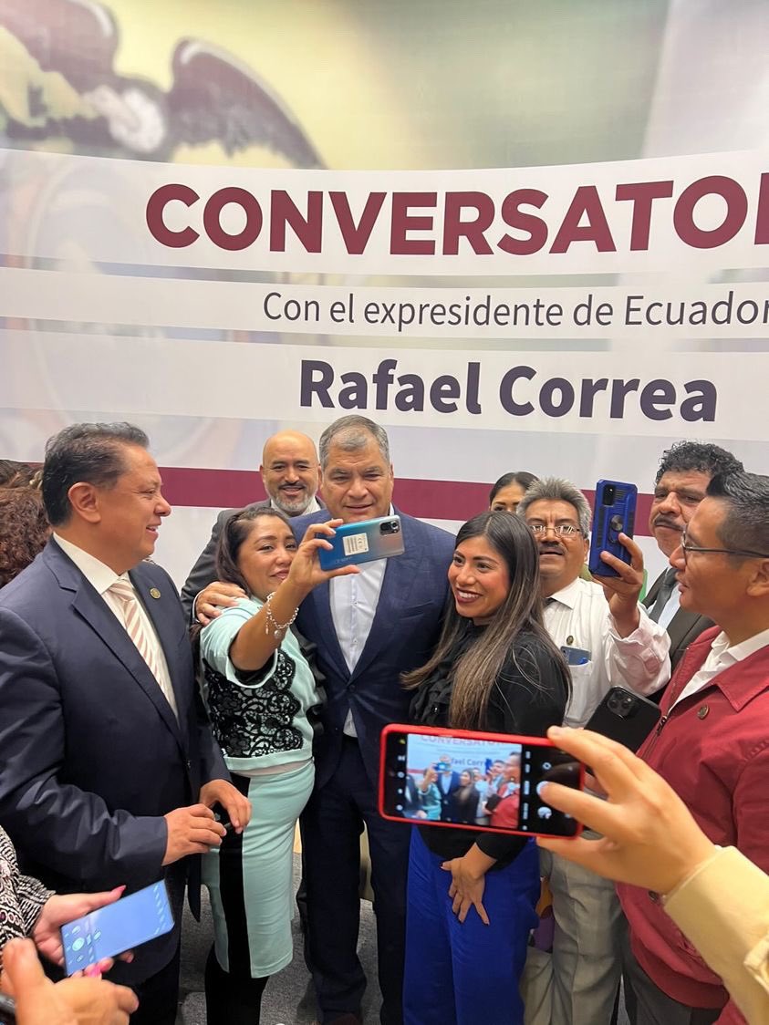 InstitutoIDEAL_'s tweet photo. 🇲🇽🇪🇨 En la @Mx_Diputados inicia el conversatorio del expresidente de #Ecuador, @MashiRafael, sobre la integración latinoamericana. 

“La unidad no solo era deseable, era lo obvio, como siempre sostuvo Bolívar, un hombre que pensaba en siglos y miraba en continentes”. https://t.co/B3XdPU0WQZ