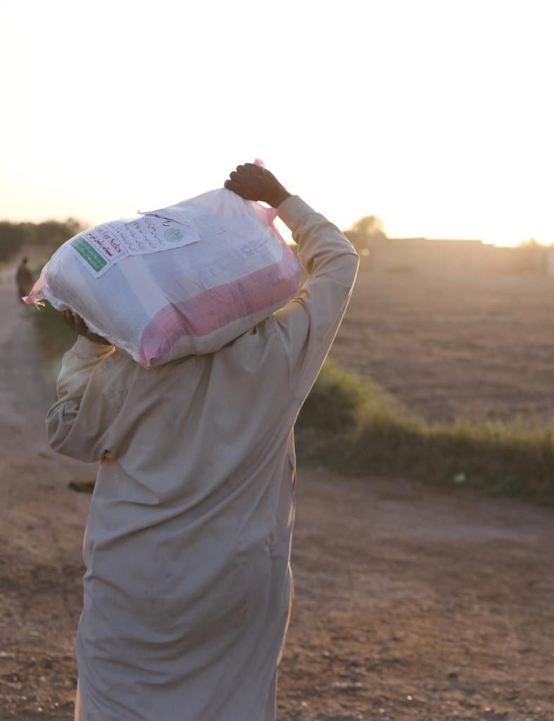 ZounrAsad's tweet photo. #UpdatePs63
(12_10_22 )
#InamFoundation on the special instructions of Provincial Minister of Information Sindh @sharjeelinam Leader PPP @rawalsharjeel #Uc84TandoAlamMari Different #Villages  areas affected by floods and rains have distributed dry ration bags.
@BBhuttoZardari https://t.co/YSUR3xnli2