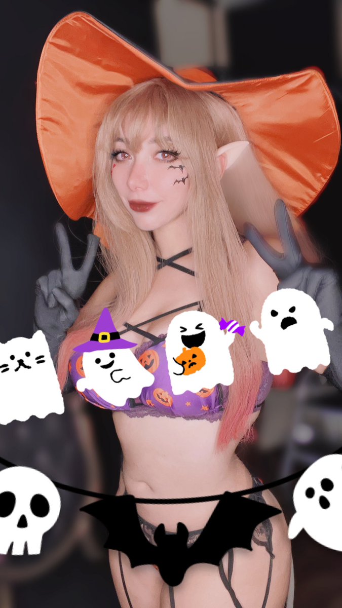JennRobinEvans's tweet photo. Ayer en la madrugada logramos terminar la sesión de cosplay de Marin Brujita para Halloween y se abre la preventa! Si quieres adquirir este set, mándame un DM! 

Quieren ver la foto sin censura? Será que llegamos a los 100 RT? https://t.co/q6vgemtRJN