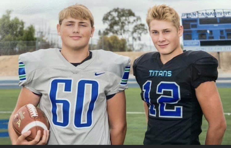 TroyMcFarlane4's tweet photo. Miss being on the same team with my brother. @RoseHulmanFB @Chapman_Fb https://t.co/WezXMngTkF