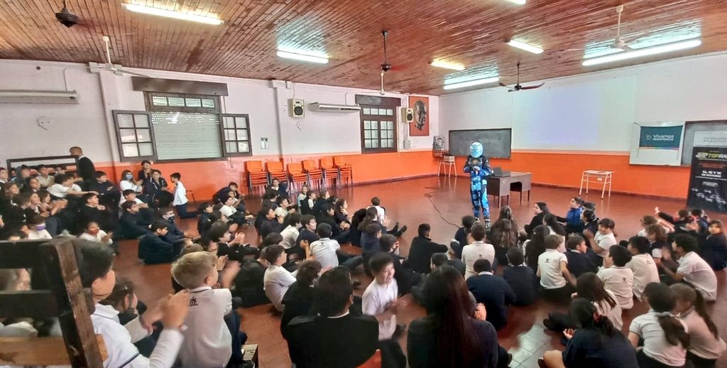 PilotoX1's tweet photo. Seguimos de #CharlasViales en #Resistencia @TopRaceOk 🏁 @MuniResistencia @GustavoPorChaco
Muchas gracias colegio Don Bosco en sus dos niveles por recibirnos❤.
#educacionvial #inclusion #carrera #toprace #pilototango #chaco https://t.co/7dOEleMzmn