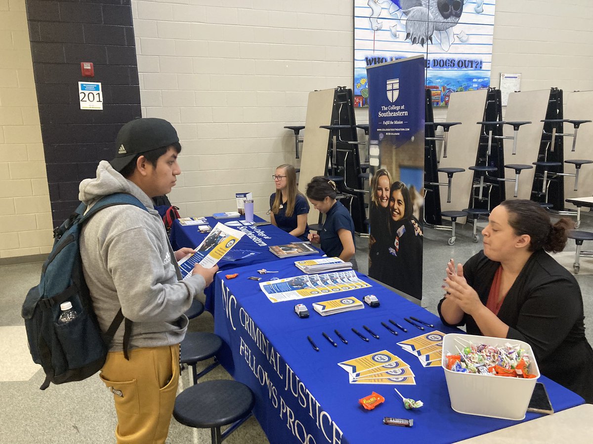 a boring world XI tweet media