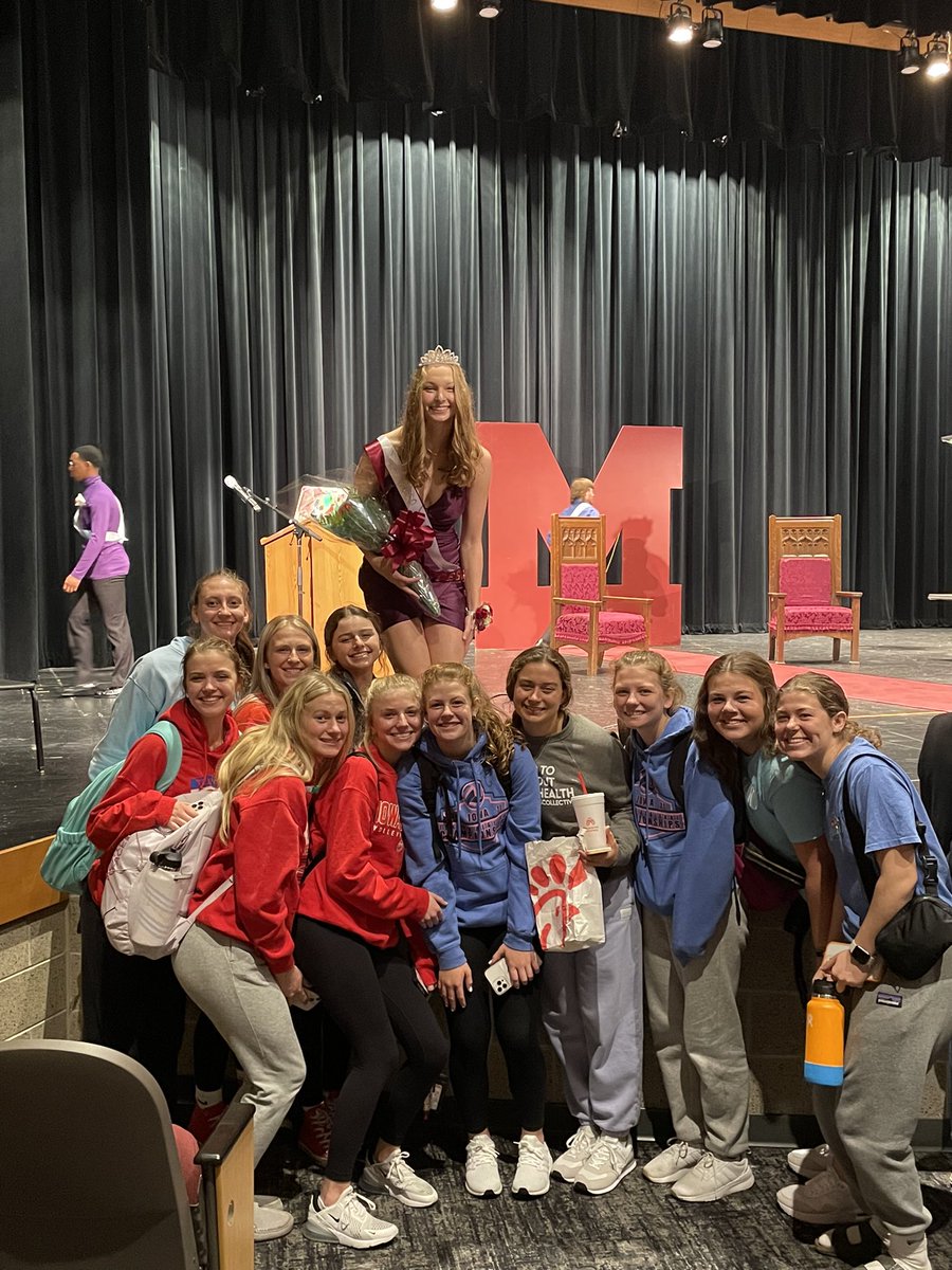 Congratulations to <a href="/veto_sam/">sam veto</a> on not only making homecoming court but getting chosen as PRINCESS 😍👑👏🏼!!!

#princess #molinevolleyball