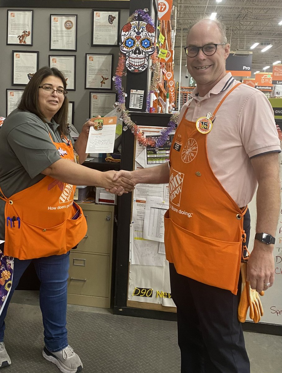 2017’s FES-Annie being recognized by Doug Price-TOM for Associate Engagement, Development of team, Recognition and Knowing her Business! #CLONE WORTHY @RennierAsm1970 @MystiHammes @tbdavis62
