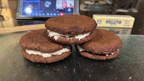 fusefx's tweet photo. Our very own, VFX Producer Mario Grilli hosted FuseFX's first ever virtual baking class. These delicious treats were yummy! Thank you Mario, we can't wait for your next baking event! π #FuseFX #VFX #VirtualBaking #FunPlacesToWork https://t.co/zDwEyDcTK9