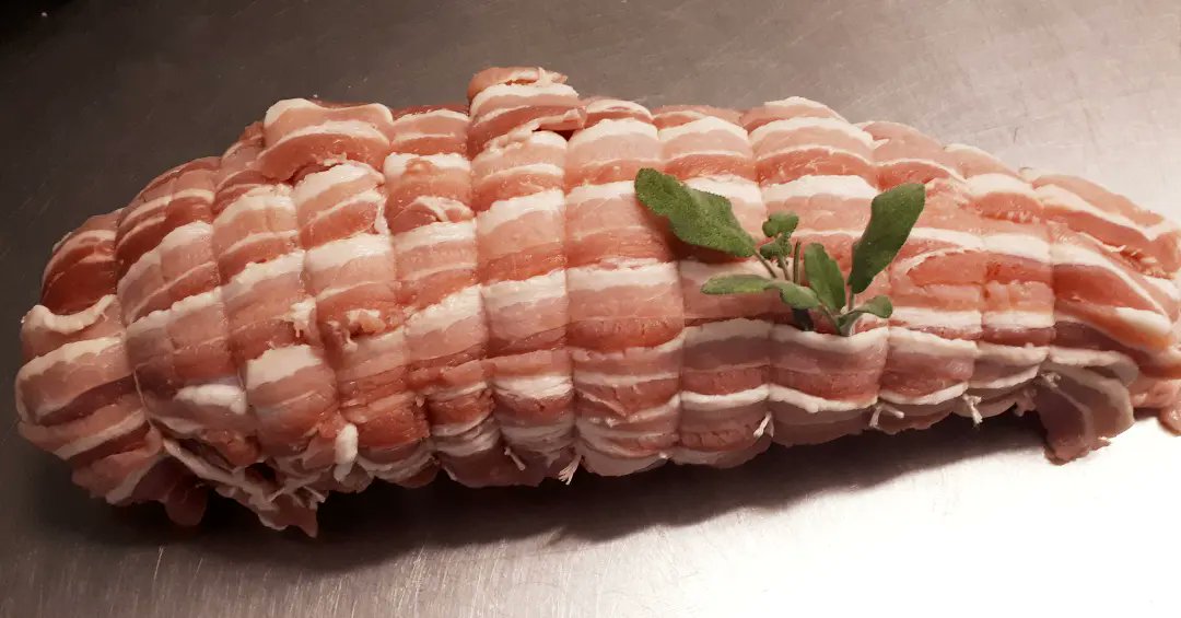stourvalleygame's tweet photo. Well here is this year's very popular Christmas valley pack.
2kg boneless turkey breast in streaky bacon 
1.4kg farm fresh chicken 
1.2kg gammon joint 
1kg traditional sausage meat
2k rolled sirloin joint
Tray 15 pigs in blankets 
All for £85
Find us @AylesfordFmMrkt Sunday https://t.co/7Z05HOE3p3