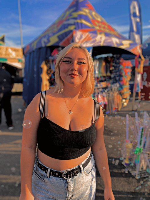 🫧💕 #bubbles #fair #fairy #goldenhour https://t.co/3CfFsJHpBs<a href="/tag/bubbles"class="tags">#bubbles</a><a href="/tag/fair"class="tags">#fair</a><a href="/tag/fairy"class="tags">#fairy</a><a href="/tag/goldenhour"class="tags">#goldenhour</a>