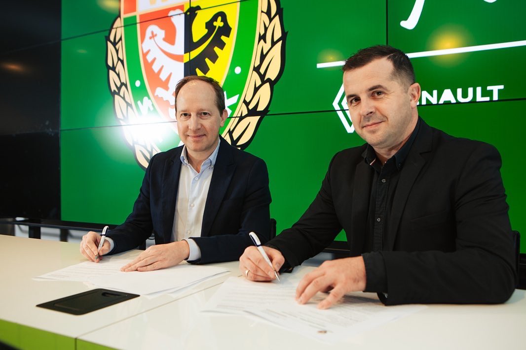 AmpSlask's tweet photo. 💚🤍❤️Witamy w rodzinie WKS Śląsk Wrocław Amp Futbol nowego Partnera GOLD - firmę Nawrot Salon 💚🤍❤️
Wszystkich zapraszamy do salonu w Długołęce oraz na https://t.co/OHDpF0LTfo. #Nawrot #Renault #Dacia #Hyundai #AmpSlask #NowyPartner #GramyRazem #Dziękujemy https://t.co/gAC1yZ7ZBX