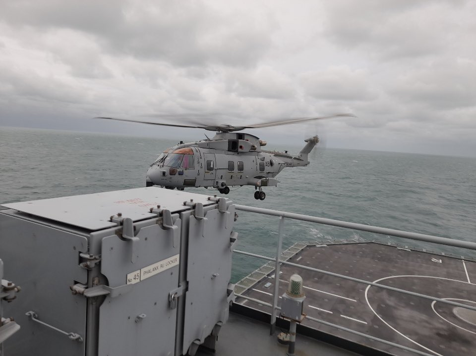 RFA Tiderace still working hard, carrying out flying training with Royal Navy Merlin @RFAHeadquarters @RFATiderace @NavyLookout @RNASYeovilton #flynavy #WednesdayMotivation