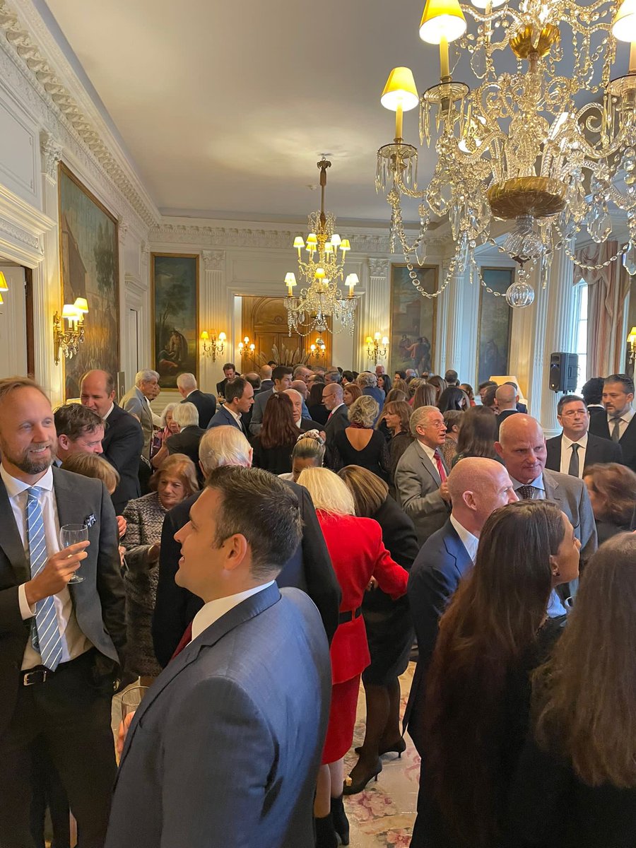 EmbSpainUK's tweet photo. Thank you for sharing with us the Spanish National Day. It was an amazing reception to celebrate the old and deep bonds of friendship between Spain and the UK. ¡Muchas gracias! #DíaDeLaFiestaNacional #12Octubre https://t.co/TDiqtkH8xT