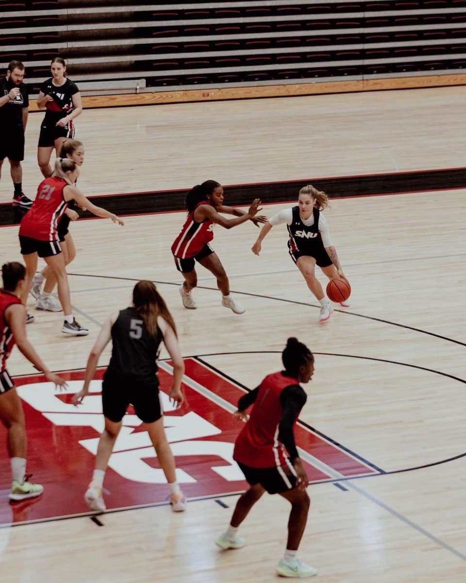 SNUwbb's tweet photo. Preseason ✅

#BoltsUp ⚡️ https://t.co/shVfgxxwV4