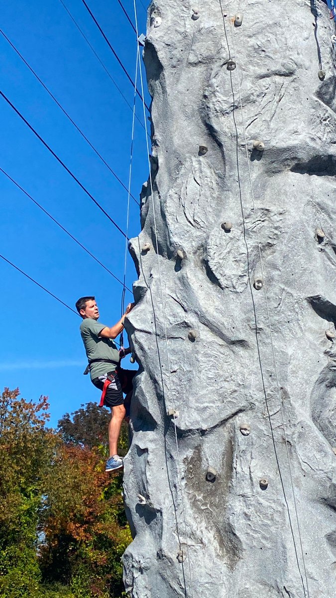 BGRicca's tweet image. TY @BobDowney3, @CasieRhodes33, @EGPSAsstSuper &amp;amp; #TheRealKristaHarvey. 

Some provided encouragement. 
Some provided incentive. 
Some provided comfortable clothes. 

I take my job in #EGPS seriously. I do not take myself seriously. 

Halfway up. Next year I'll go further.