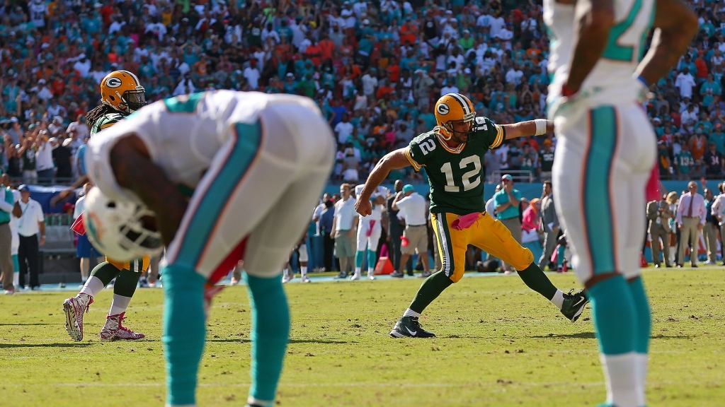 HistoricPackers's tweet photo. Today in 2014: Aaron Rodgers connects with Andrew Quarless on a four-yard TD with three seconds left to lift Packers to 27-24 win over Dolphins. One play earlier, Rodgers fools Miami with a fake spike and hits Davante Adams for a 12-yard completion to set up the winning play. https://t.co/o5UlCv3O2K