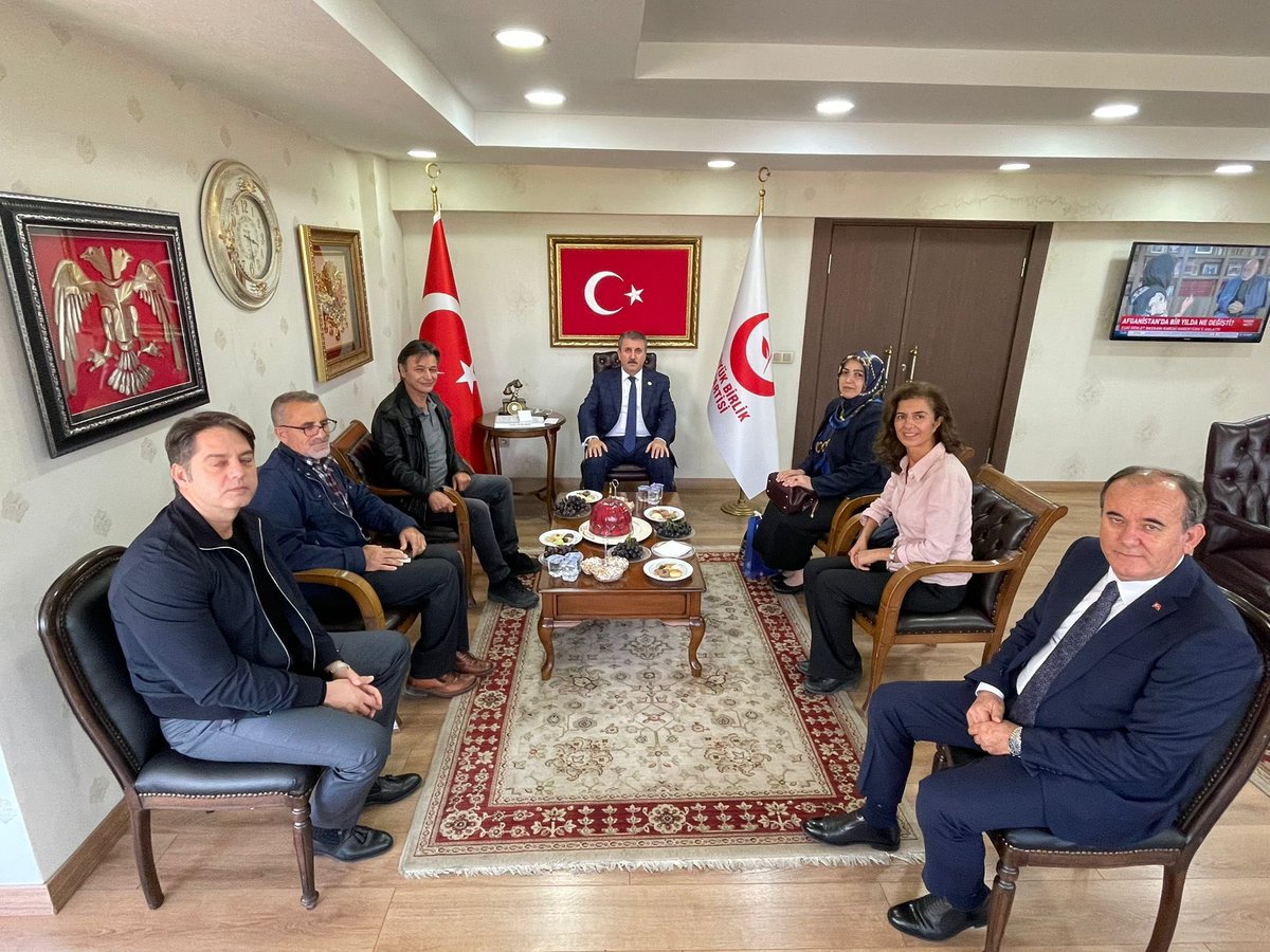 Bugün #YapıKayıtBelgesi mağdurları Genel Başkanımız sayın <a href="/Mustafa_Destici/">Mustafa Destici</a> beyefendiyi parti genel merkezinde ziyaret ettiler.
Aynı mağduriyeti yaşayan milyonlarca mağdurun sorunlarını ve taleplerini ilettiler!
Biz sorunun çözümünü yakından takip ediyoruz!
<a href="/bbpgenelmerkez/">BÜYÜK BİRLİK PARTİSİ</a>