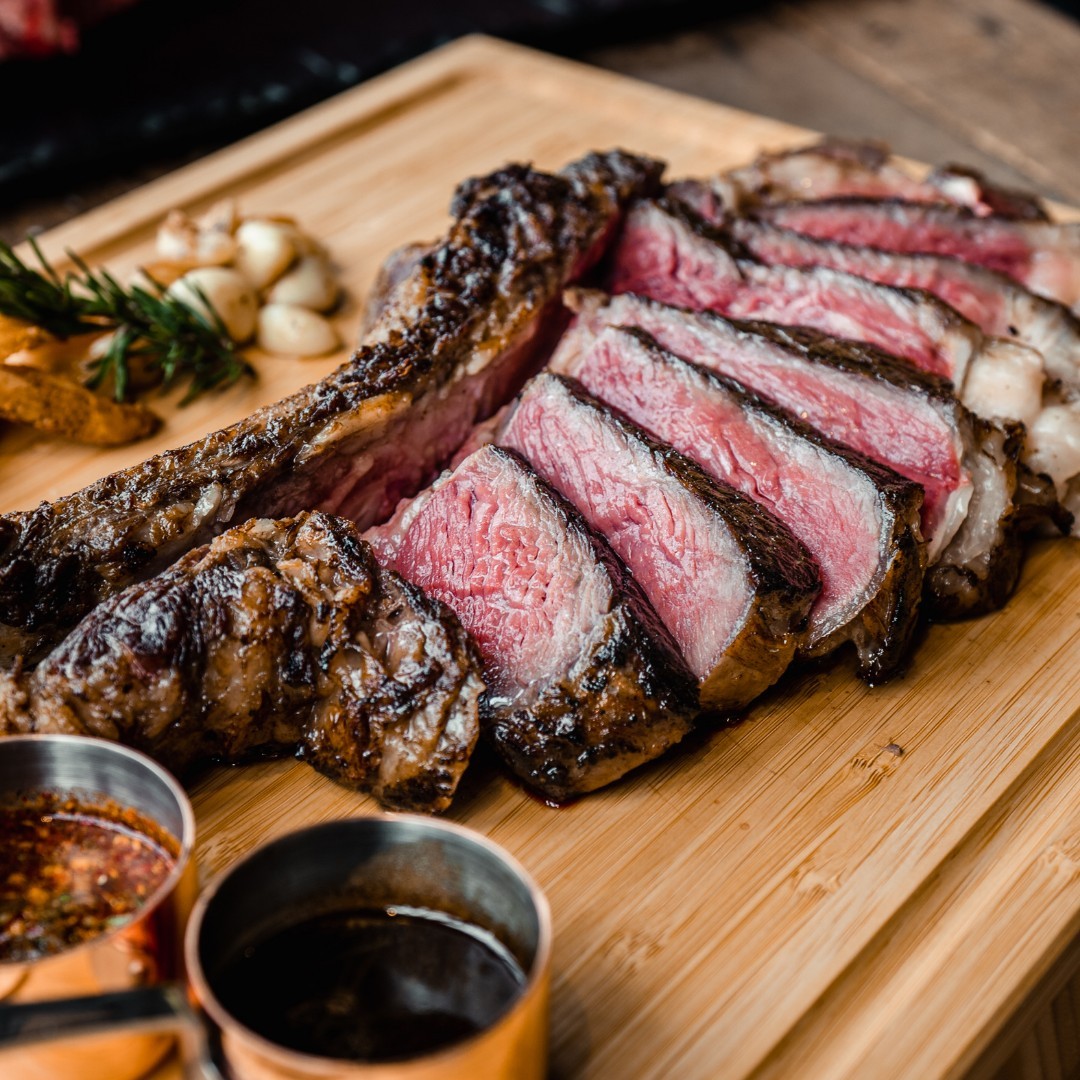 𝙈𝙚𝙖𝙩 your match – 40oz Akaushi Tomahawk Chop.