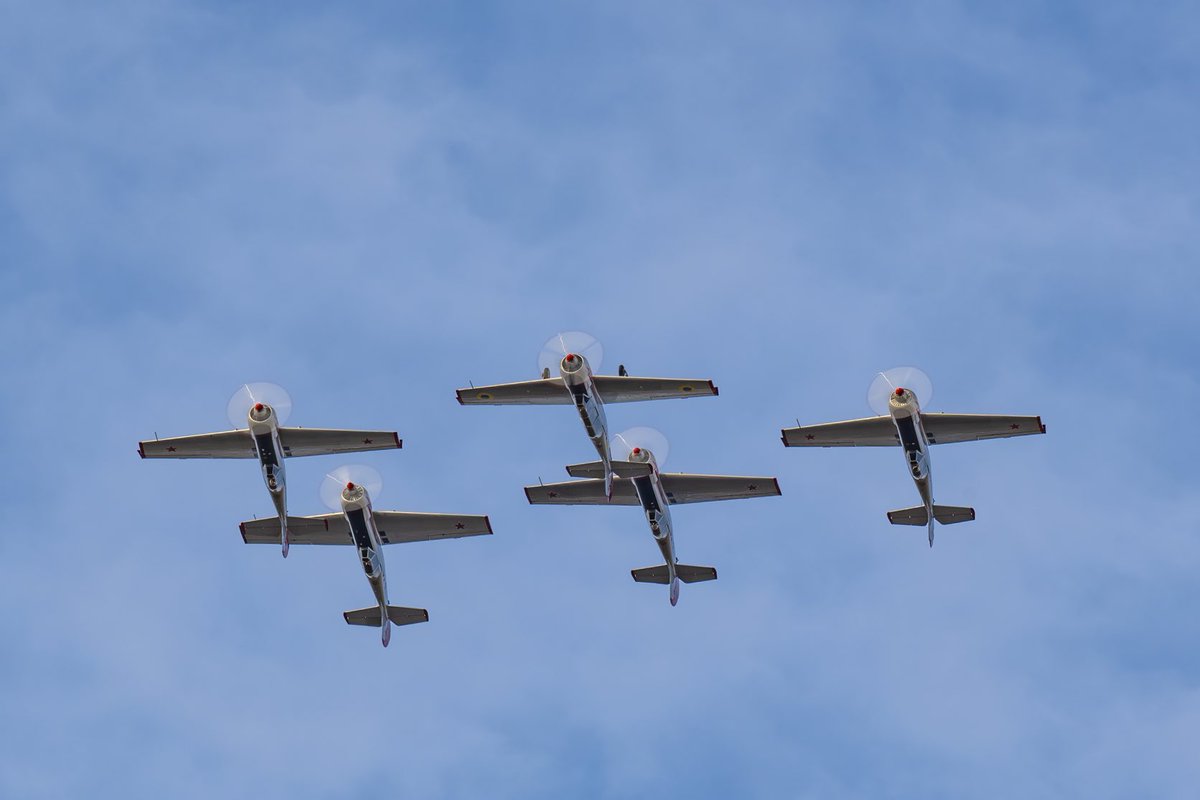 YakovlevPilot's tweet photo. The Yakovlevs Formation Aerobatic Display Team 🇬🇧 performing in France 🇫🇷🇫🇷🌞 Photo by Andrew Timmerman 🇧🇪 https://t.co/FS4JQhHCpq