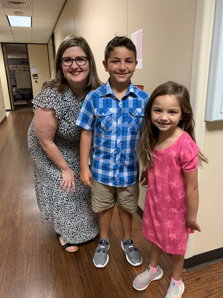 KellyRo33296099's tweet photo. Thankful and blessed for one of the best TISD Principals!! Thanks @deannajporter @TStudentsupport #TISDGameChangers #TeamInfinity @TISDLES1 https://t.co/TvOdy1aMgB