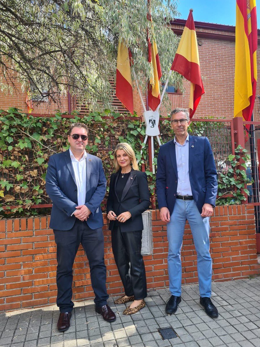 VOX_Torrelodone's tweet photo. Celebrando con nuestra @guardiacivil el día de su patrona.
Todo bien, hasta que el progre de nuestro alcalde @AlfredoGPlata colase en en su discurso la duda sobre la grandeza de la conquista americana.
@sonsole86065966
@luismullerhbg
#FranSanchez
@vox_asambleamad https://t.co/r51W2g3fdN