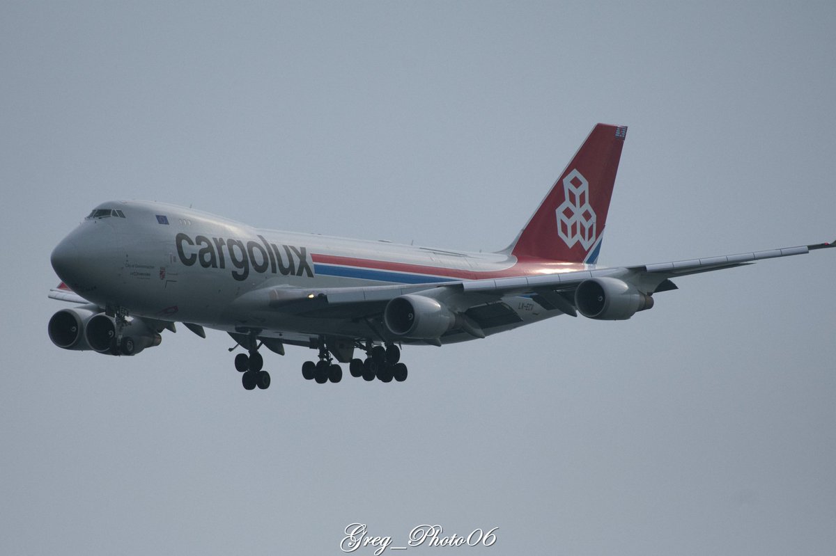 actcoum's tweet photo. Le Boieng 747-4F de @Cargolux_Intl atterrissant à #Nice06 le 12/10/2022
#Planespotting #AvGeek #b747 https://t.co/CFPp20Nqyn
