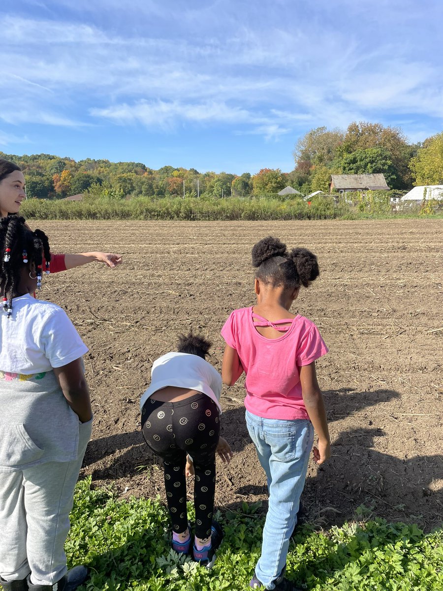 abbykoch131's tweet photo. Trip to The Poughkeepsie Farm Project with third grade! #educ352 https://t.co/HKy61PtgGq