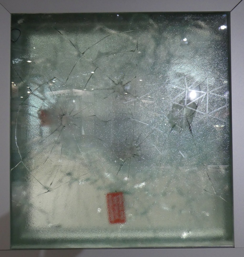 pilkingtonglass's tweet photo. Apart from excellent heat insulation, solar control and noise control characteristics, this setup also offers further improved safety features.
#glass #channelglass #profiledglass #pilkington #glasstec #glasstechnology
2/2 https://t.co/NqExeKA8LG