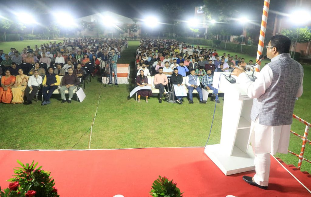 dpradhanbjp's tweet image. Local languages play a vital role in delivering good governance. 

We have to prioritise Indian languages, take pride in our history,  get rid of slave mindset and work with a collective spirit to further good governance and empower citizens.