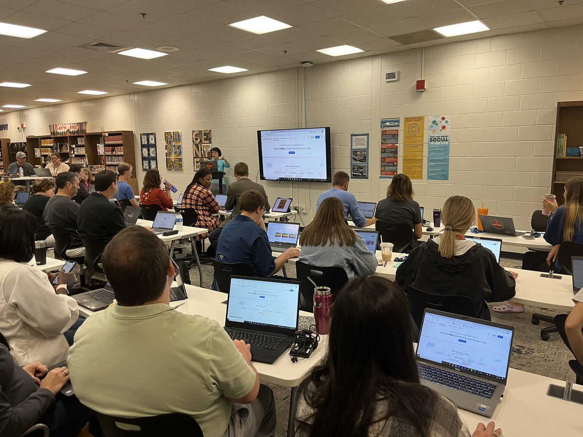 linleemedia's tweet photo. We did this super cool thing today where we worked with 100+ @HoochHappenings teachers, administrators, and staff and they all completed their @AdobeForEdu Level 1 Certification @TanyaAvrith @RebeccaLouHare @anoland314 @HeatherVanlooy @FCSVanguard @Cougar_Captain @abelkopg https://t.co/XzgIUCU7Wh