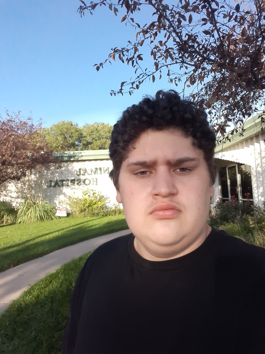 @SchoolBeatrice_ I went to Beatrice Animal Hospital for my job shadow and I want to thank Eric Brandt for letting me shadow you this last week. #BHSCareers