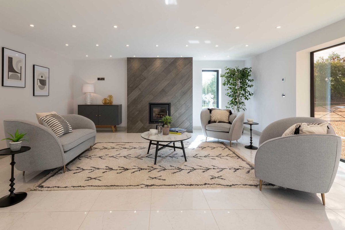 DeniseHomeStyle's tweet image. Open Plan Living Goals
Wow, Wow, Wow....🤩🤩🤩
Large kitchens are very high on buyers wish lists. We definitely seem to spend a lot of time in them! 
Our recent installation in Knowle certainly ticks that box with a very large tick! 
On the market with @knightfrank Stratford