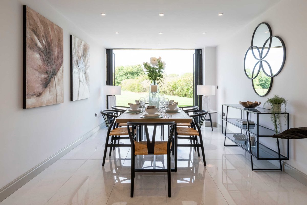 DeniseHomeStyle's tweet image. Open Plan Living Goals
Wow, Wow, Wow....🤩🤩🤩
Large kitchens are very high on buyers wish lists. We definitely seem to spend a lot of time in them! 
Our recent installation in Knowle certainly ticks that box with a very large tick! 
On the market with @knightfrank Stratford