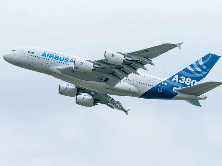 Des hublots ou l’escalier menant au cockpit : 500 pièces d’un #Airbus A380 seront vendues aux #enchères par <a href="/MarcLabarbe/">Marc Labarbe</a> du 13 au 15 octobre à #Toulouse.

À lire sur le #MagazineDesEnchères
▶️bit.ly/3Vqpbwv

#Aviation #Collection