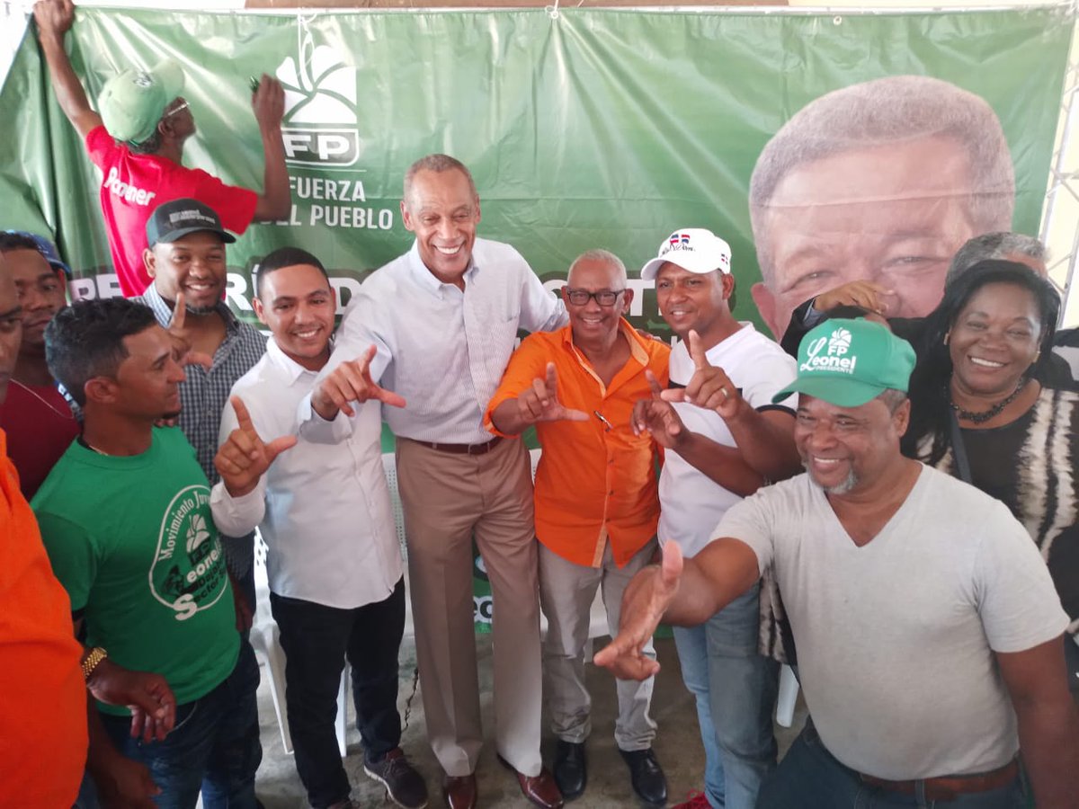 FPComunicaCir4's tweet photo. El titular de la Secretaría de Deportes de la Fuerza del Pueblo, Felipe (Jay) Payano, encabeza el acto de juramentacion de la Secretaría de Deportes provincial, en la provincia de Dajabón.

#FPComunica #FuerzaDelPueblo https://t.co/edSKGNanMV