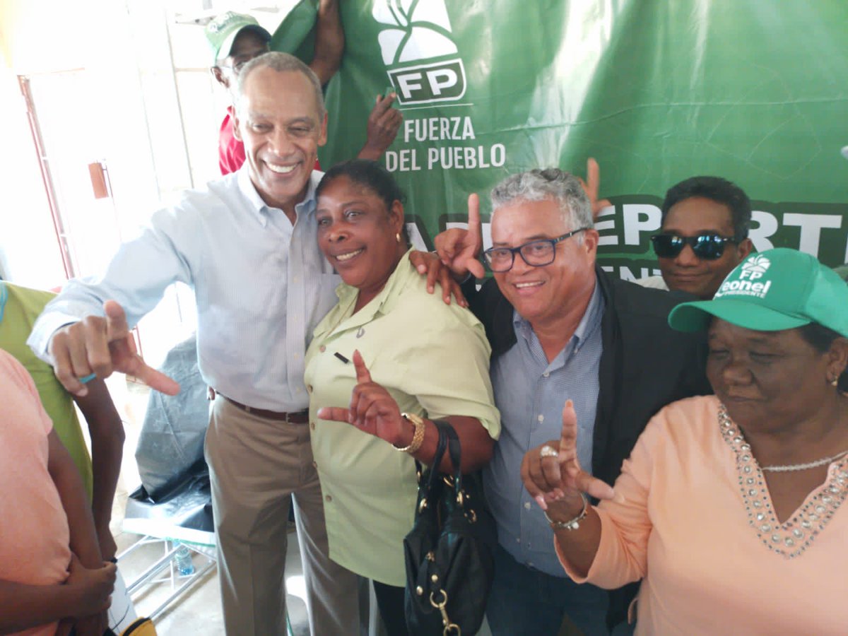 FPComunicaCir4's tweet photo. El titular de la Secretaría de Deportes de la Fuerza del Pueblo, Felipe (Jay) Payano, encabeza el acto de juramentacion de la Secretaría de Deportes provincial, en la provincia de Dajabón.

#FPComunica #FuerzaDelPueblo https://t.co/edSKGNanMV