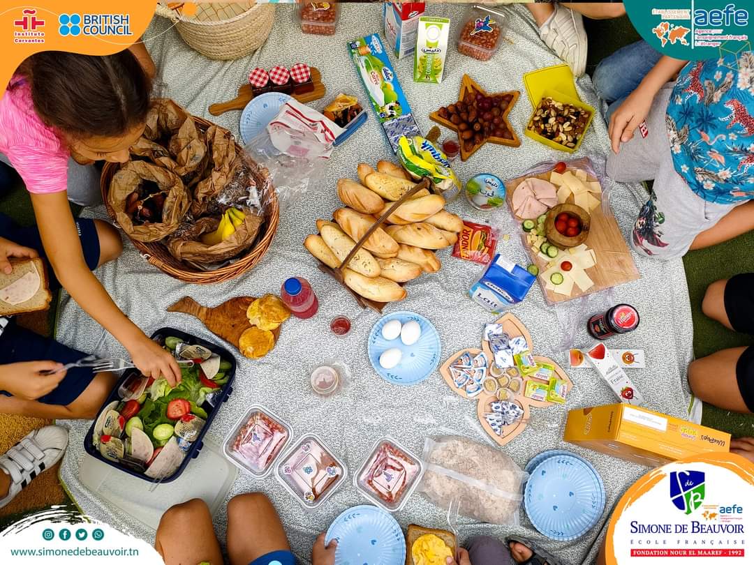 #SemaineDuGout : à Sfax, la semaine du goût prend la forme d'un déjeuner sur l'herbe. Pains 🥖, fruits 🍌, fromages 🧀... L'occasion de partager un moment ensemble et d'éveiller nos papilles. <a href="/FranceTn/">La France en Tunisie 🇫🇷🇪🇺</a> <a href="/ParantAndre/">André Parant</a> <a href="/IFTunisie/">IFTunisie</a> <a href="/christine_jacq/">Jacquemyn</a> <a href="/aefeinfo/">AEFE</a> <a href="/SemaineduGout/">LA SEMAINE DU GOUT®</a> <a href="/MDF_Sfax/">MaisondeFrance Sfax</a>