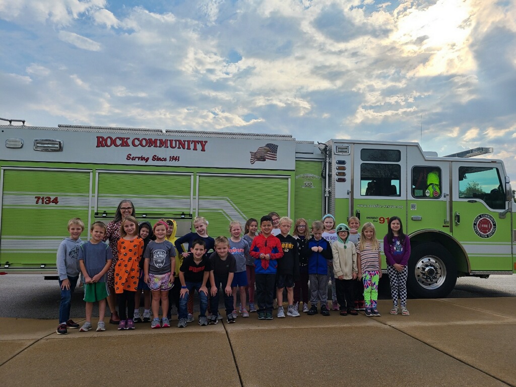 RetrieverPride's tweet photo. First graders know what to do in case of a fire thanks to the Rock Memorial Fire Department. https://t.co/Bs3NKTdIUy