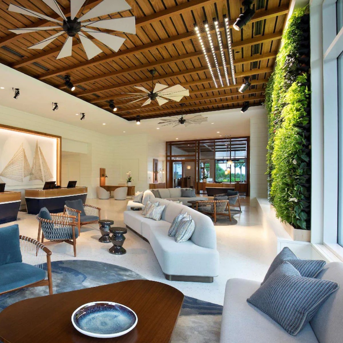 📍 LONGBOAT KEY CLUB RESORT | Florida
🌱 This stunning living green wall creates a memorable focal point for guests. The green wall shows off the possibilities of sustainable design, transforming an indoor space into one that attracts as much as it does relax.
#biophilia #design