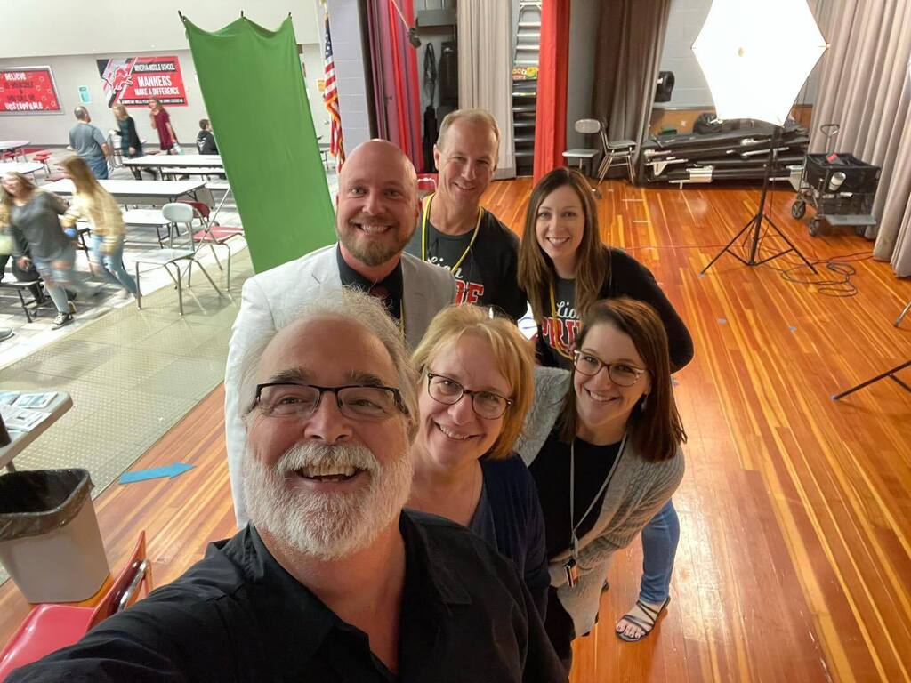 TerryDunlap's tweet photo. 📚Minerva Middle School Fall Picture Day yesterday was so much fun! https://t.co/1pNX3NPnTL https://t.co/aGI8cd7FSG