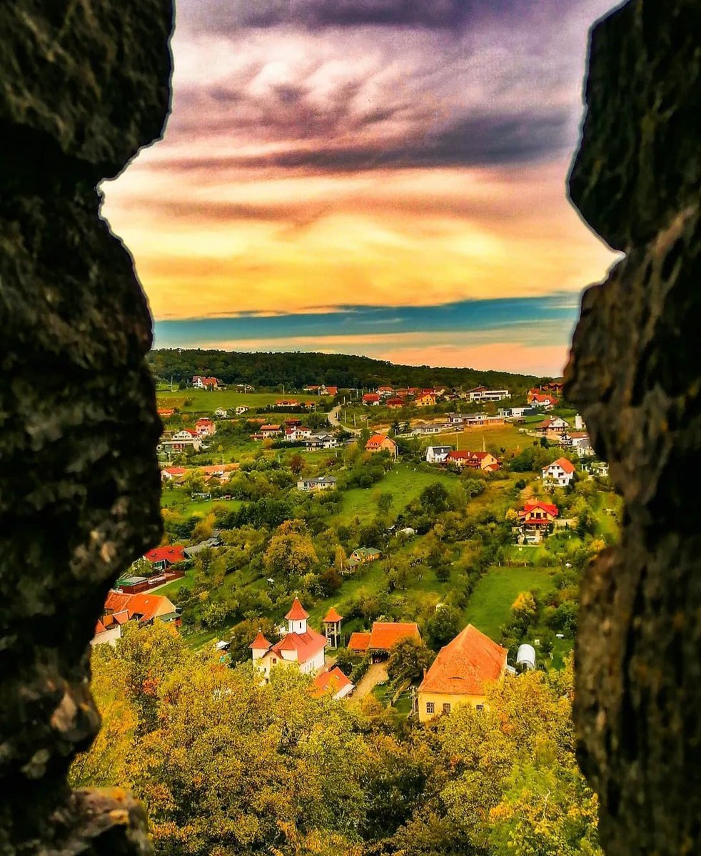RomaniaWow's tweet photo. Cisnadioara, #Romania...Why don't you come over?
📷: @madalinatok 👏
 #transylvania #romaniawow #cisnadioara https://t.co/lhTLMvjz9X