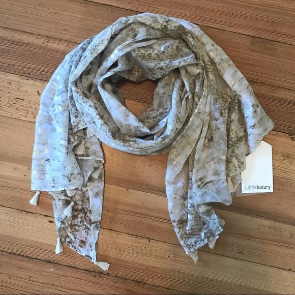 reneh766's tweet photo. So good I had to share! Check out all the items I'm loving on @Poshmarkapp #poshmark #fashion #style #shopmycloset #respighi #subtleluxury #zyia: https://t.co/MLuAWA2gu9 https://t.co/KgVYrDcY0k