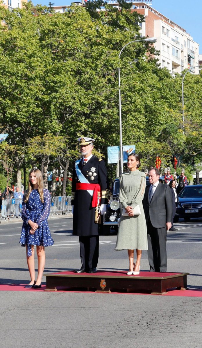 Los Reyes, acompañados de la Infanta Sofía, presidieron los actos conmemorativos del #DíaDeLaFiestaNacional en Madrid.
#DíaDeLaFiestaNacional #12Octubre #DiadelaHispanidad