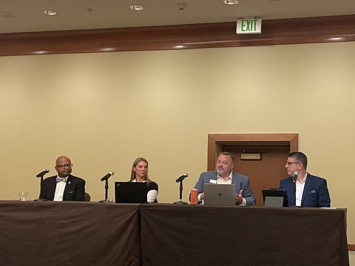 “We make people smile - that is a cool job!” - Anthony Anton CEO @WAhospitality regarding the language needed for recruiting and training hospitality professionals. #stateofwatourismconference <a href="/StateWaTourism/">State of Washington Tourism</a>