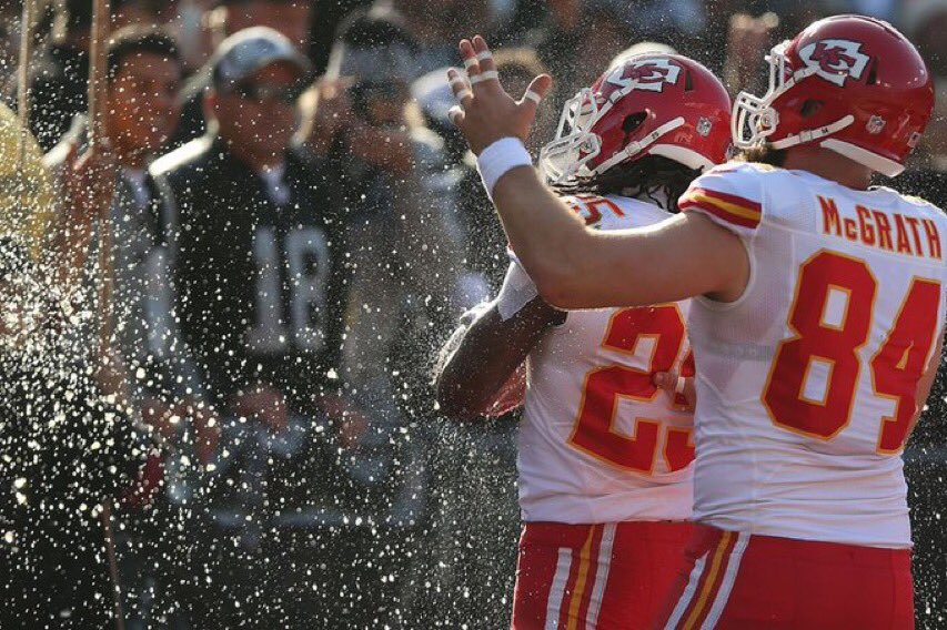 🎱 1️⃣6️⃣ tweet media