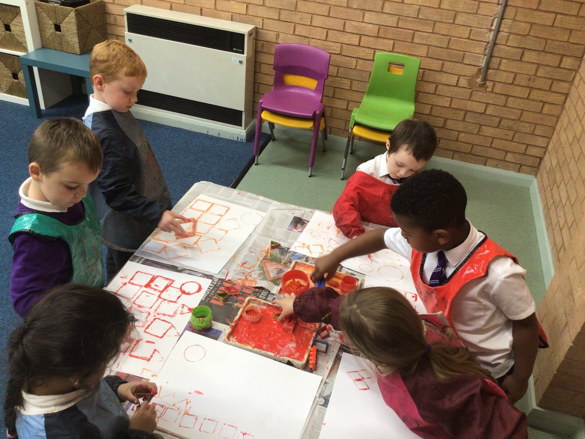 BirchwoodCE's tweet photo. This week Year 1 begun working towards their final piece of art with the artist Paul Klee, Castle and the Sun. they have investigated a variety of printing materials and have created 3D castles to help inspire their final piece. #bcepsart 👩🏽🎨🎨👨🎨 https://t.co/pFJHJmASJ6